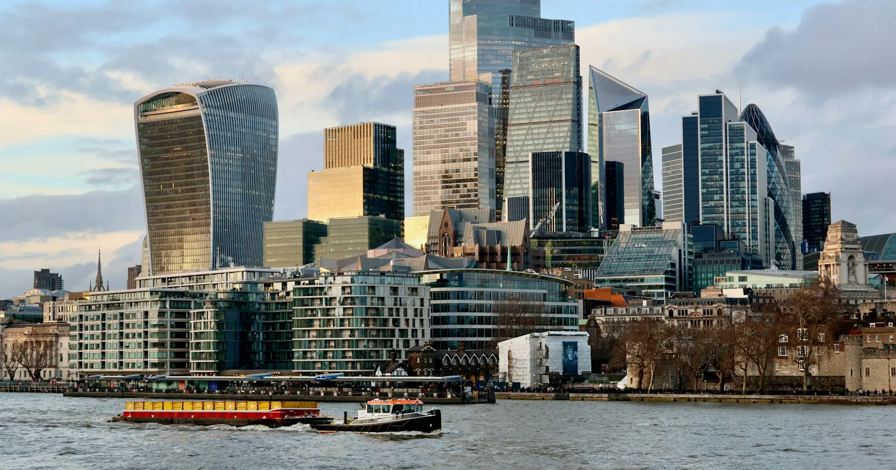 What are the top 10 international real estate companies?