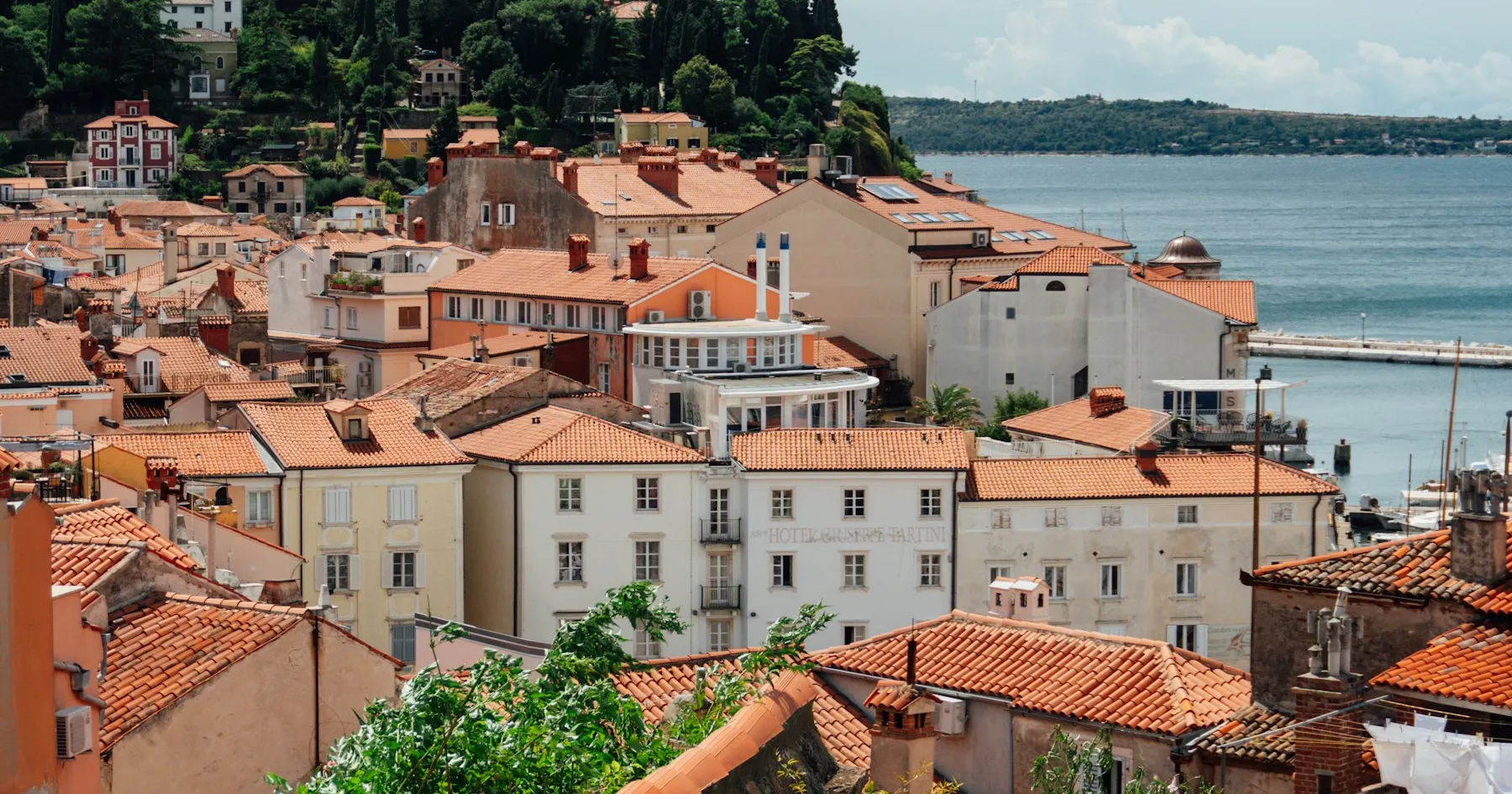 What are the 10 best UK websites for international real estate?