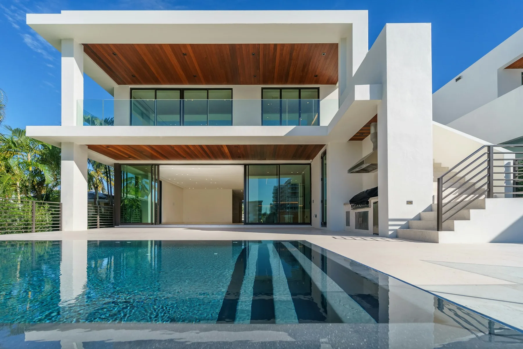 Luxury holiday home overlooking the sea